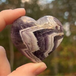 Dream Amethyst Heart Carving